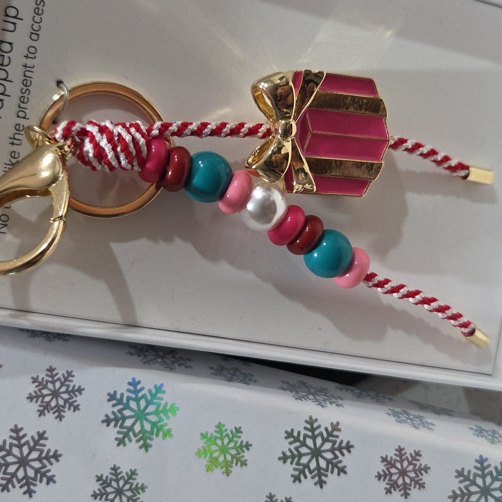💓▪️BaubleBar ▪️Holiday Keychain Bag Charm" No Time Like The Present " - Picture 5 of 5
